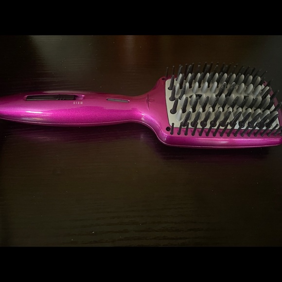 Conair InfinitiRRO hair straightening brush - Picture 4 of 6